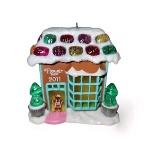 Hallmark Keepsake Ornament 2011 Noelville Blumenladen Süßigkeiten Lebkuchen keine Schachtel - Bild 1 von 9