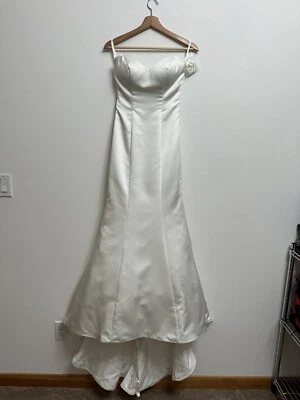 $1399 Wedding Dress Sweetheart Mermaid Ivory Sz 6 or Smaller (Altered) Preowned - Image 1 of 4