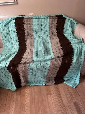 Vintage hecho a mano afgano años 70 verde menta, beige y marrón tiro ~ 64x84 pulgadas Foto 1 de 4