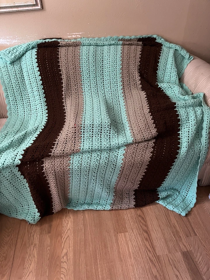 Vintage hecho a mano afgano años 70 verde menta, beige y marrón tiro ~ 64x84 pulgadas Foto 1 de 4