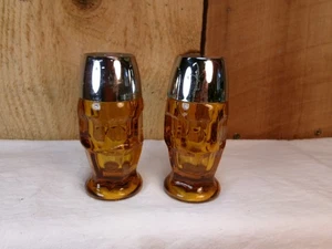 Agitatore sale e pepe in vetro ambrato con gancio ad ancoraggio vintage - Foto 1 di 5