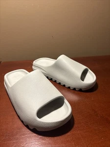 Yeezy Slides Salt men’s size 11 - Picture 1 of 6