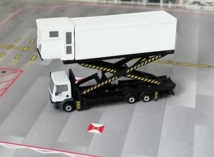Wings400/Infinite GSE Catering Trucks 1/200 A320/737 BRANDNEU - Bild 1 von 3