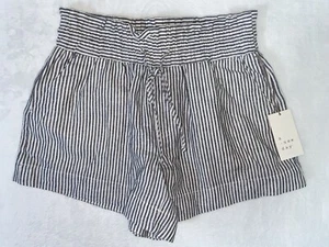 A New Day Seersucker Pull On Gray White Striped Shorts Paperbag Waist Size S NWT - Picture 1 of 9