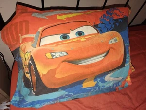 Disney Cars Lightning McQueen Tow Mater Kissenhülle, jede Seite anders - Bild 1 von 4