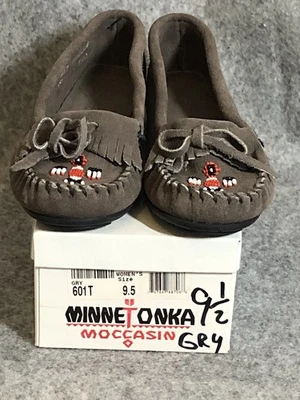 Minnetonka Slipper 9.5 Grey Suede Thunderbird II Kilty Moccasin w Tags and Box - Image 1 of 4