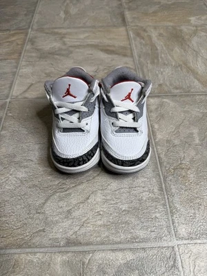 Zapato Air Jordan 3 Retro Rojo Fuego TD Talla 4c Rojo DM0968-160 Usado  Foto 1 de 4