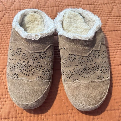 Bearpaw Brown Woman’s Size 10 Fuzzy Clog Slip On Moccasin Mule Shoe - Image 1 of 4