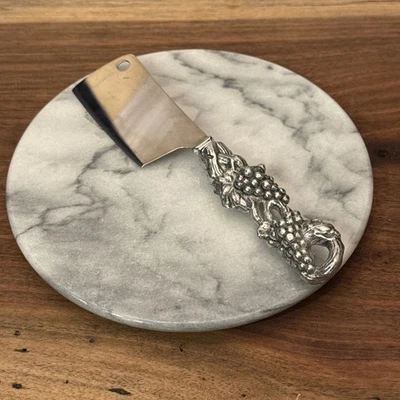 Juego de tabla de queso y cuchilla de uva Arthur Court redonda de mármol NUEVO  Foto 1 de 4