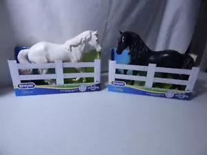 Breyer Paddock Pals Biscuit & Smokey - Bild 1 von 3