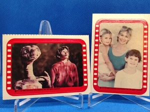 1982 Topps E.T Sticker Card Lot- #6 E.T & Elliot & #9 Gertie Mary & Elliot - Imagen 1 de 6