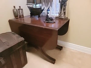 Duncan Phyfe Antique Table, good condition, Leafs work perfectly. Rare 8 Castors - Picture 1 of 3