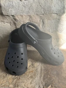 Crocs Classic Clogs Black Unisex Youth 8 Girls Boys Used Good - Picture 1 of 6