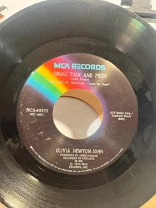 7" 45 RPM OLIVIA NEWTON-JOHN COME ON OVER / SMALL TALK AND PRIDE MCA RECORDS MCA - Bild 1 von 2