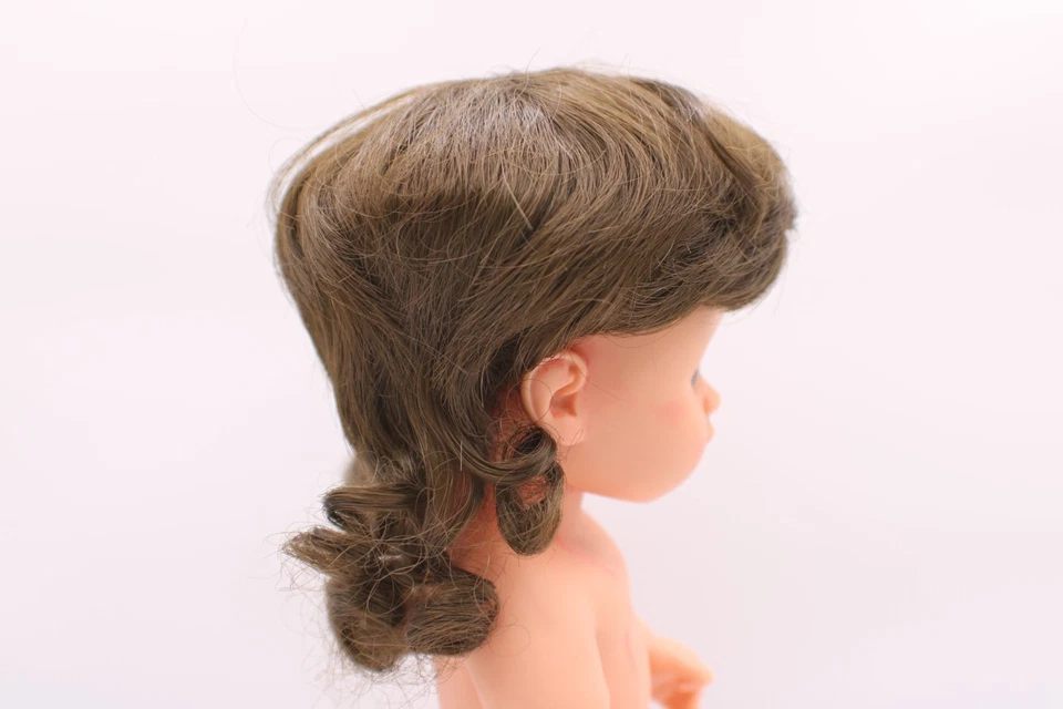 Peluca de muñeca vintage pelo castaño estilo rizado se adapta a muñecas de circunferencia de 10 pulgadas Imsco? Foto 1 de 4