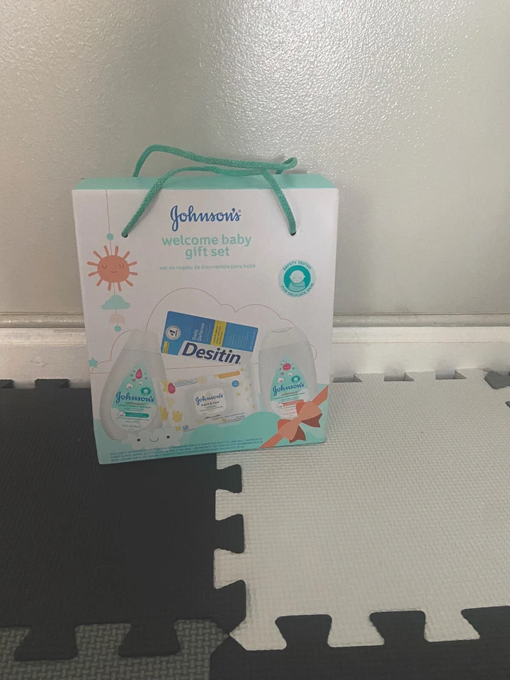 Johnson and Johnson Welcome Baby Gift Set Foto 1 de 1