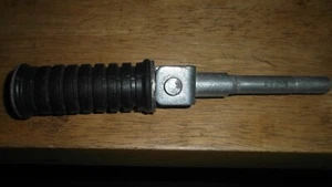 Suzuki Vintage hinten links Fußstütze Nos - Bild 1 von 3