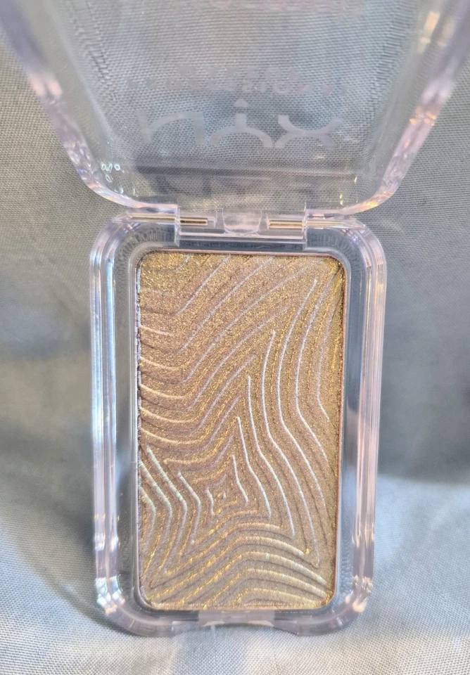 Iluminador NYX Buttermelt BUTTA EN NEGRO NUEVO negro multicromo 0,17 oz Foto 1 de 4
