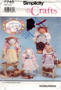 SIMPLICITY 7748 - VINTAGE 1991, SOFT TOYS, RABBITS, SEWING PATTERN ***UNCUT*** - Picture 1 of 3