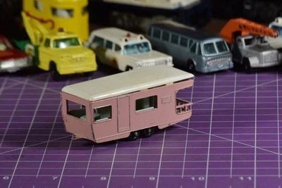 Matchbox 23d; remolque caravana; rosa blanco, banda de rodadura fina BPW Foto 1 de 4