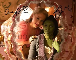 Ariana Grande & Cynthia Erivo Wicked Movie firmato RISTAMPA 8x10 foto musical #2 - Foto 1 di 1