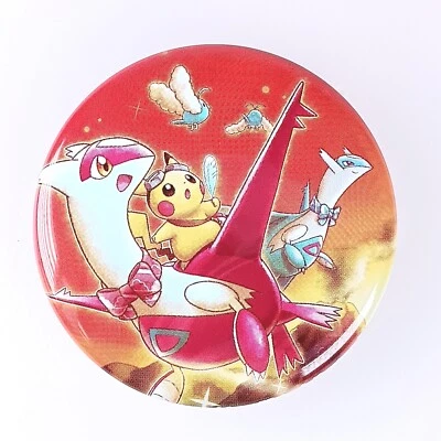 Latios Latias Pikachu Pokemon Center Can Badge Nintendo dal Giappone F/S - Immagine 1 di 4
