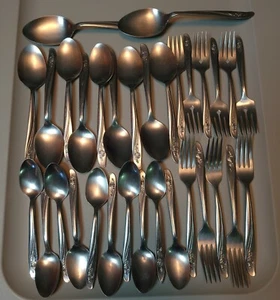 32 Oneida Roseanne Rose Stainless Steel Flatware - Picture 1 of 2