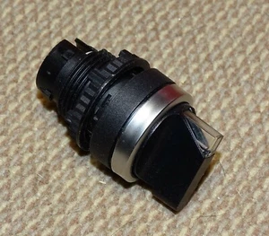 BACO Controls switch head / operator - maintained operation - turn knob switches - Picture 1 of 6