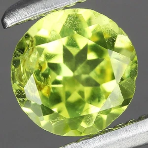0.42ct t.w 4.8x4.8mm Round Natural Green Peridot Gemstone, Myanmar - Picture 1 of 4