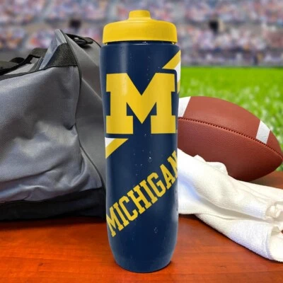 Botella de agua exprimida NCAA Michigan Wolverines.  Libre de BPA tiene 32 onzas Big Ten Foto 1 de 4