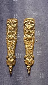 Antiguo par original latón bronce adorno ormolu cara y uvas - Imagen 1 de 6