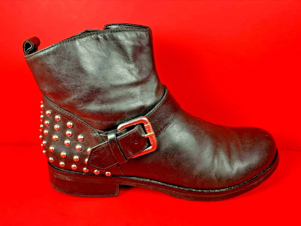 BOTINES MUJER GUESS CUERO NEGRO CREMALLERA LATERAL CLAVOS TACHONADOS ~ TALLA 7 1/2 Foto 1 de 4