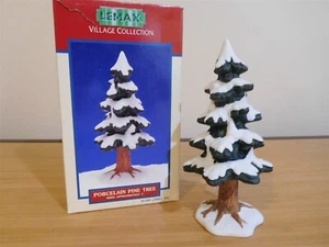 Lemax Village - 7" Porcelain Pine Tree - No. 53156 - MIB - kostenloser Versand - Bild 1 von 1