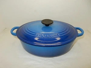 Pentola e coperchio in ghisa ovale blu Le Creuset #27 - Foto 1 di 7