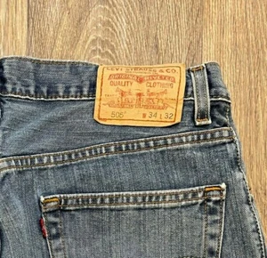Pantalones de mezclilla rectos cómodos de algodón liso azul Levis 505 para hombre talla 31x31 real - Imagen 1 de 9