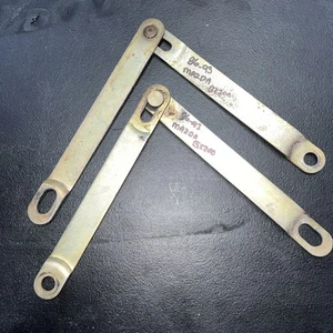 1986-1993 Mazda B2200 Truck Tail Gate Straps Hinges OEM Free Shipping  - Bild 1 von 2