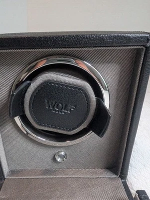 Enrollador de reloj individual Wolf Cub negro Foto 1 de 4