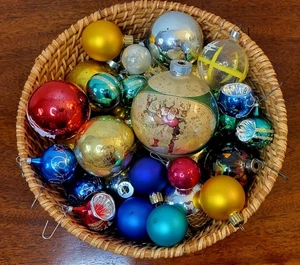 Eine Sammlung von 29 Vintage Glas Weihnachtsschmuck verschiedene Größen & Farben USA - Bild 1 von 16