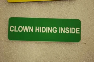 CLOWN HIDING INSIDE (Fun Badges) (Fun Badges) - Bild 1 von 1