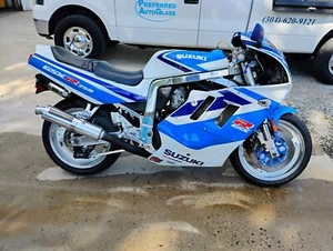 1991 Suzuki GSXR750 - Picture 1 of 4