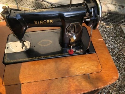 machine à coudre singer ancienne à pedale avec son meuble. annee 50 - Photo 1/2