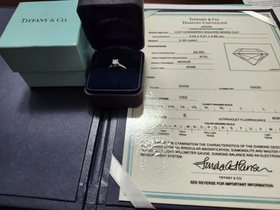 Anillo de compromiso de diamantes Lucida certificado por Tiffany & Co E-VS2 corte cuadrado Foto 1 de 4
