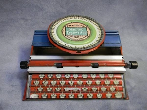 VINTAGE SIMPLEX PRACTICAL LITHOGRAPH TOY TYPEWRITER NUMBER 300 MADE IN U.S.A - Picture 1 of 9