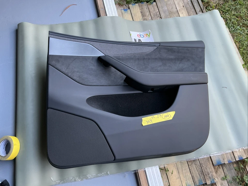 Panel de puerta delantera derecha Tesla modelo Y 2025-2030 moldura tela negra derecha OEM  Foto 1 de 4