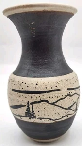 Jarrón Studio Pottery Stoneware Mountain Scene firmado JS de 5,5" de alto estilo suroeste - Imagen 1 de 6
