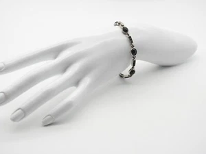Pulsera vintage ligada a metal con cuentas de plástico negro en tono plateado - Imagen 1 de 5