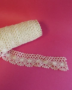 5 yardas continuas de colección algodón ganchillo encaje borde festoneado blanco roto 1 1/2" de ancho - Imagen 1 de 3