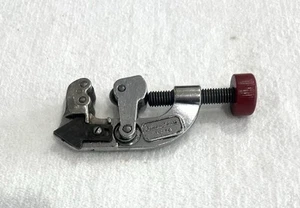 Blue Point T6-28 Tubing Cutter 1/8' to 1" Tubing - Picture 1 of 4