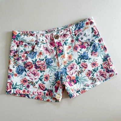 Pantalones cortos de mezclilla de tiro medio de algodón elástico con estampado floral  Foto 1 de 4