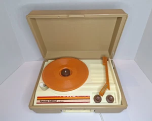 Vintage deJAY Portable Record Player Model SP 30 Made In USA Tested - Picture 1 of 7